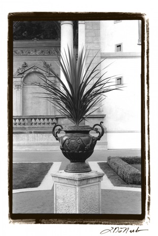 Royal Urn I